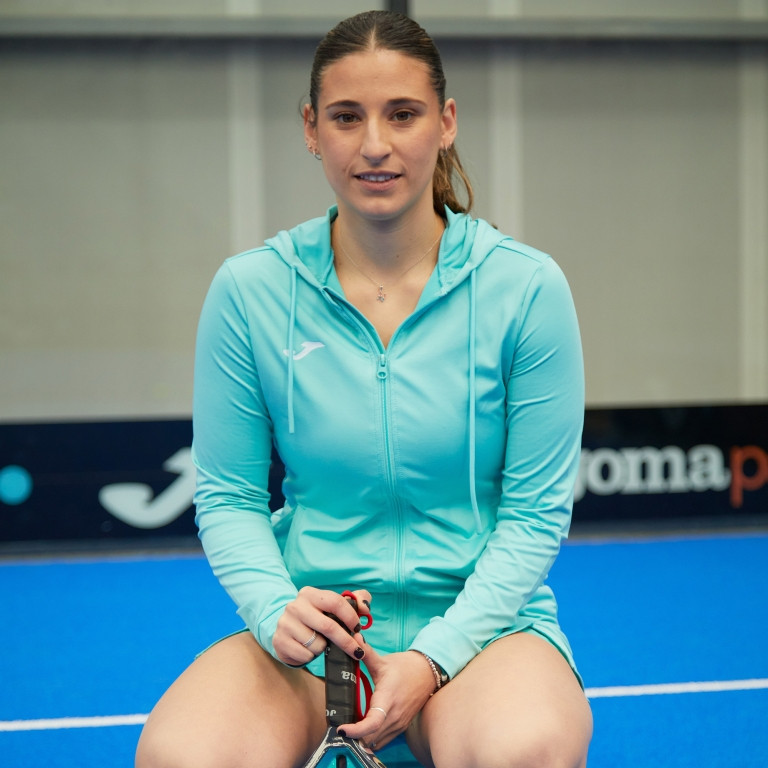 CHAQUETA CON CAPUCHA SCULPTURE II  