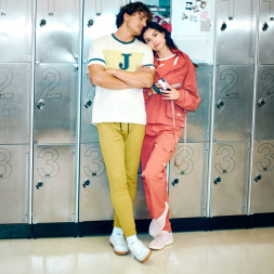 CHAQUETA CON CAPUCHA MIMETIC  