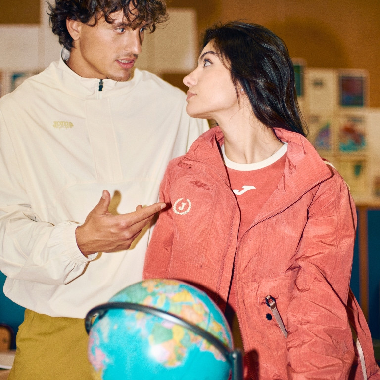 CHAQUETA CON CAPUCHA MIMETIC  