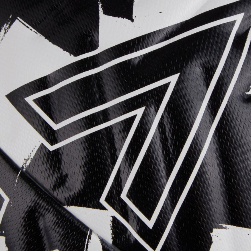 Мяч футб. MITRE Ultimax One, 5-B0152B99, р.5, FIFA PRO, 4 пан, ТПУ, термосшивка, бело-черный